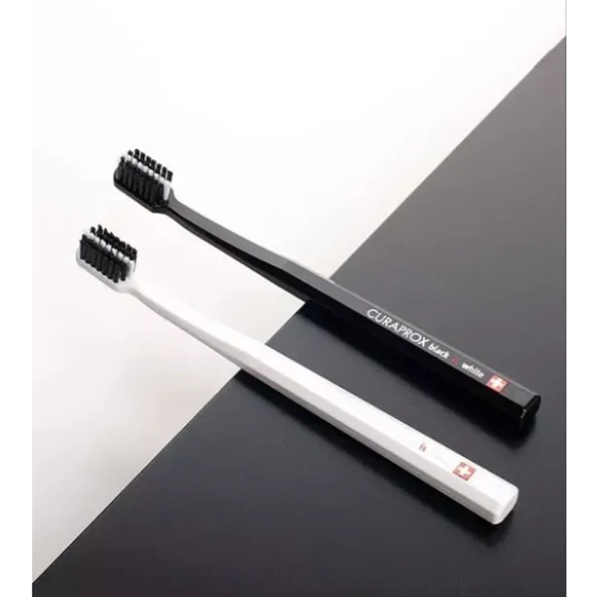 CURAPROX - Curaprox Cepillo De Dientes Supersoft Black Is White 1pack