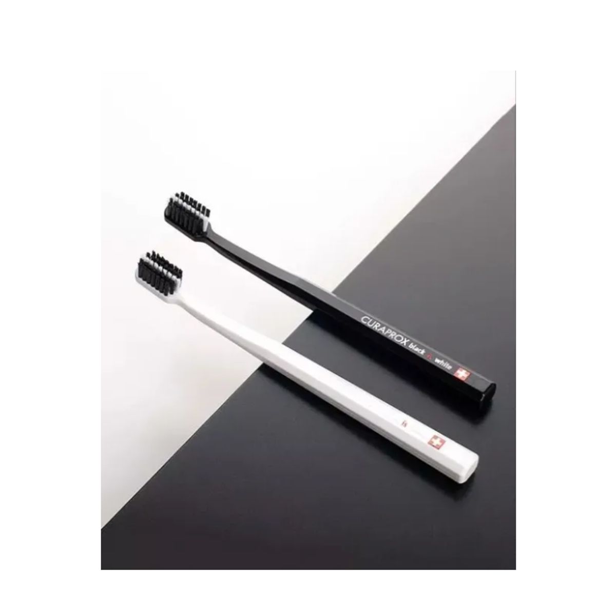 CURAPROX - Curaprox Cepillo De Dientes Supersoft Black Is White 1pack