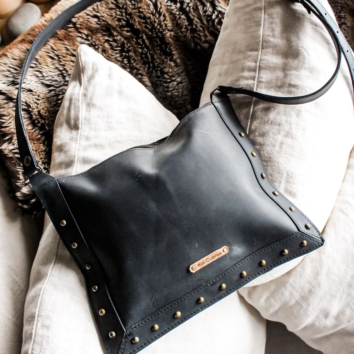 KAI CUEROS - Cartera Clutch Alma Mate