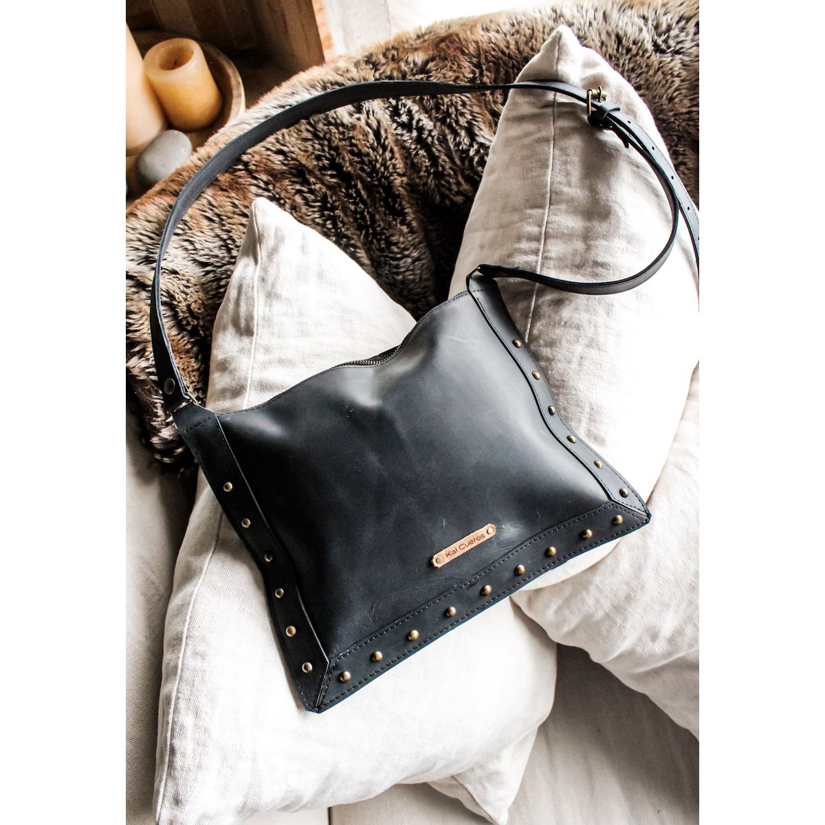 KAI CUEROS - Cartera Clutch Alma Mate