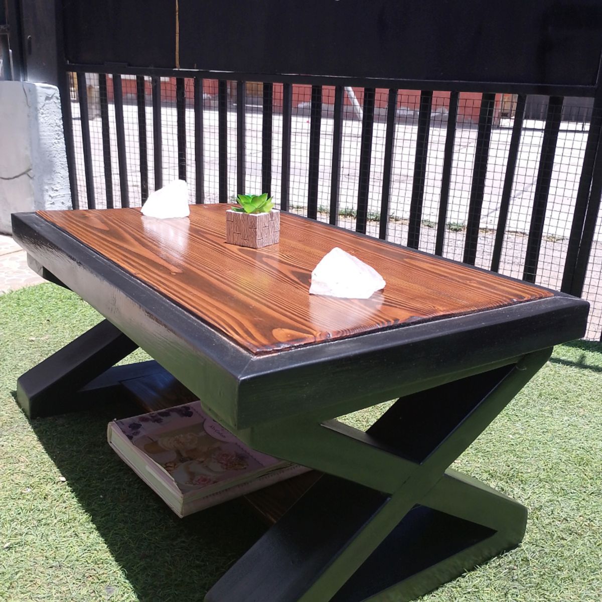 GENERICO - Mesa de centro MUGUI- base pino Oregón tinte roble madera maciza -estilo rustico moderno