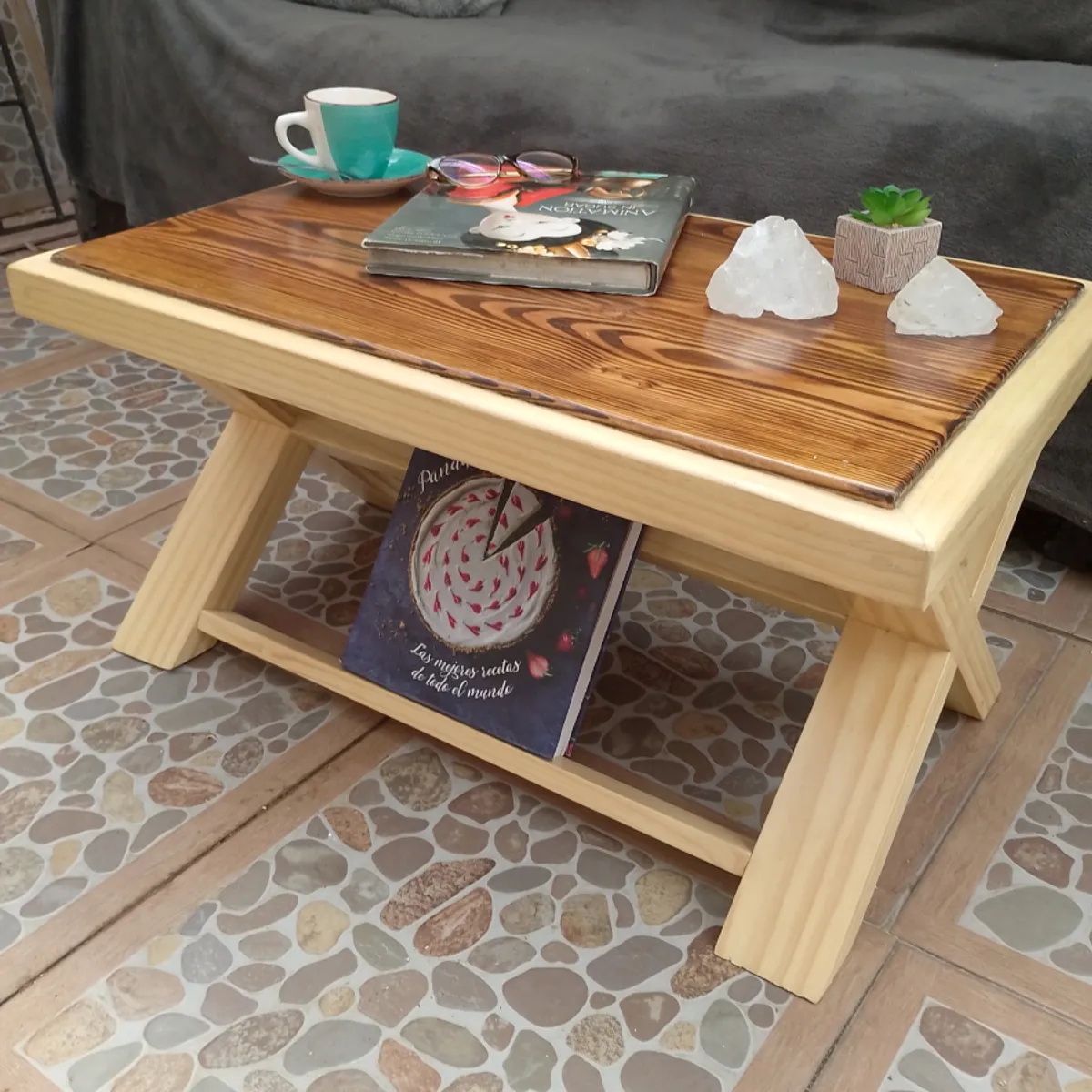 GENERICO - Mesa de Centro MUGUI - Artesanal - Madera - cubierta Pino Oregón Tinte Roble