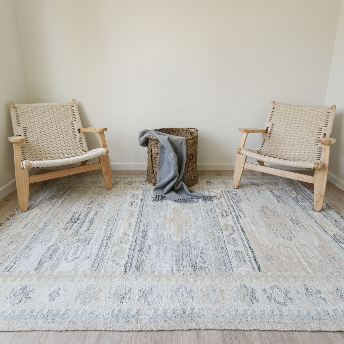 TRIBUS DEL MUNDO - Alfombra Kelim Nova 250x350
