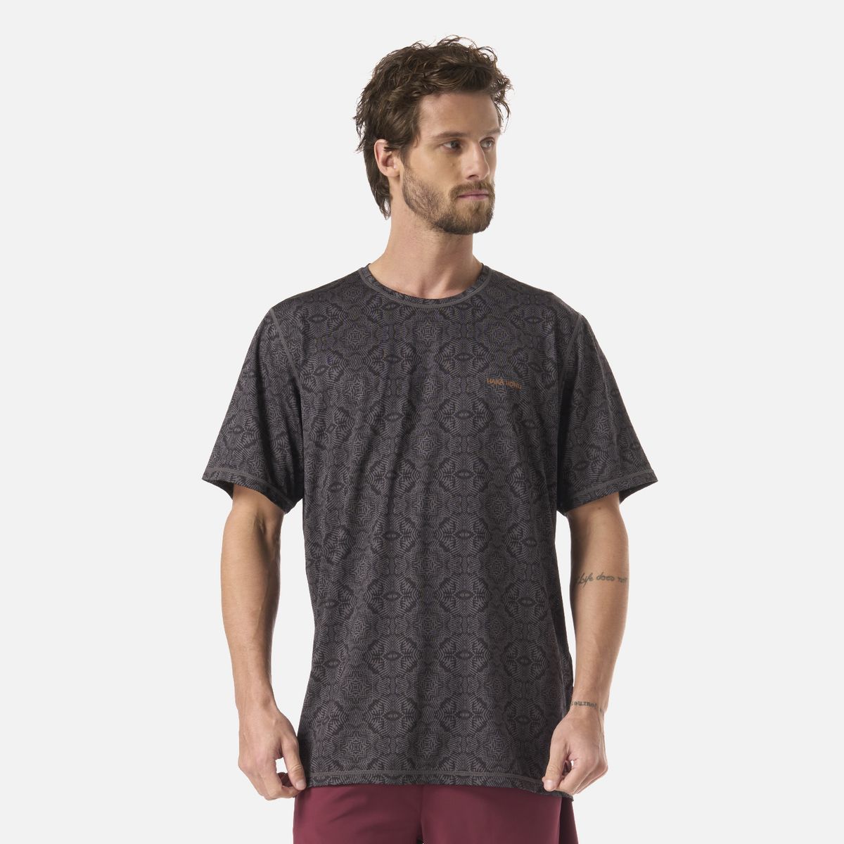 HAKA HONU - Polera Hombre Sudala Print Grafito Haka Honu