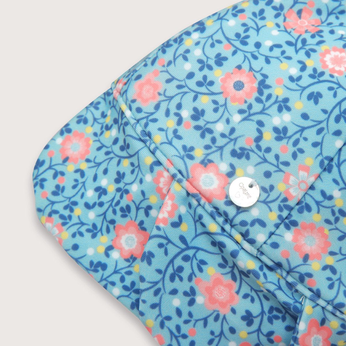 OPALINE - Gorro de niña petalos Celeste