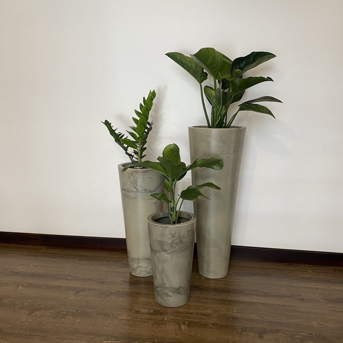 FLORIDIS - MACETERO BEIGE EFECTO MARMOL ALCANTARA 50CM ALTO