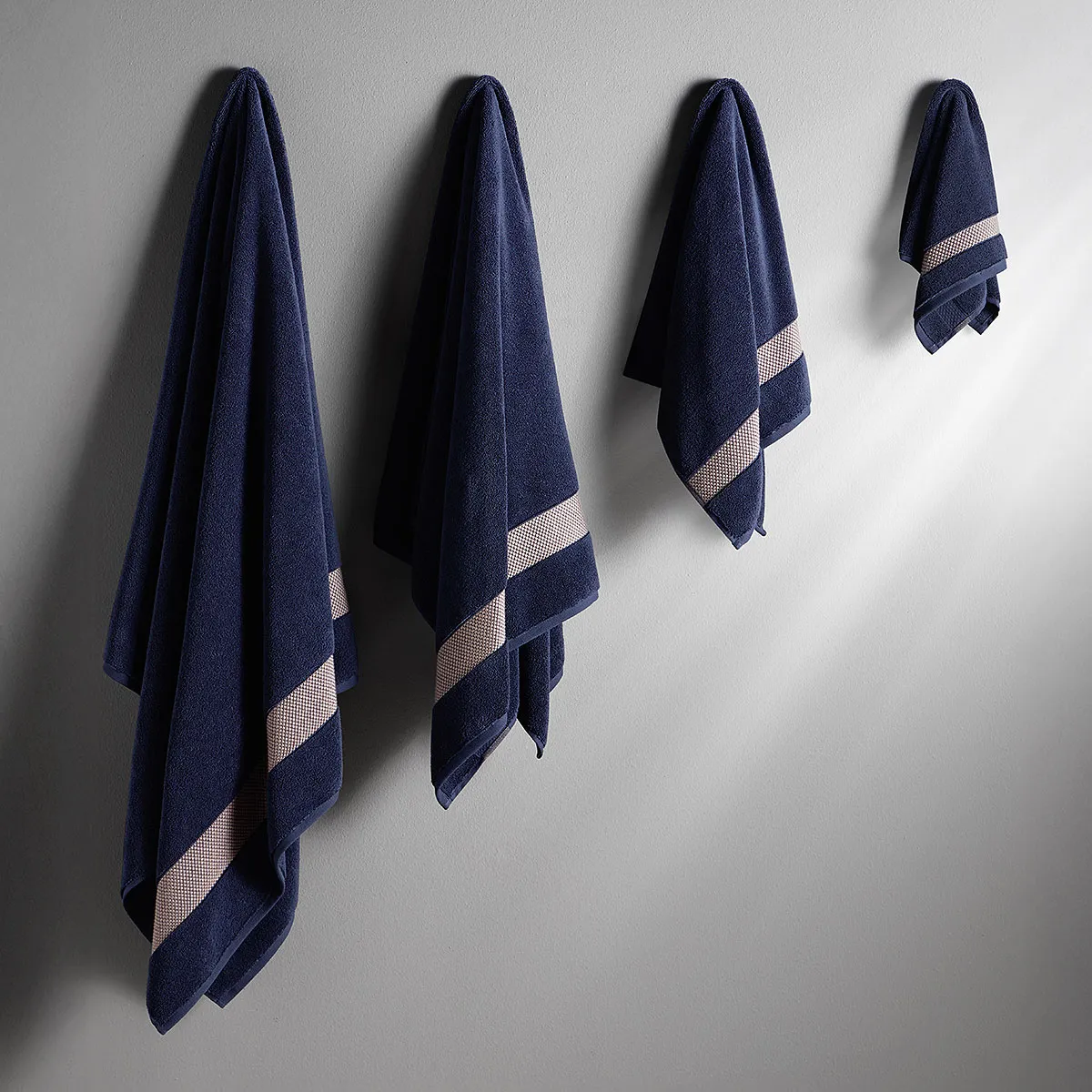 ROSEN - Toalla 100% Algodón 600 Gramos Sergio Arias