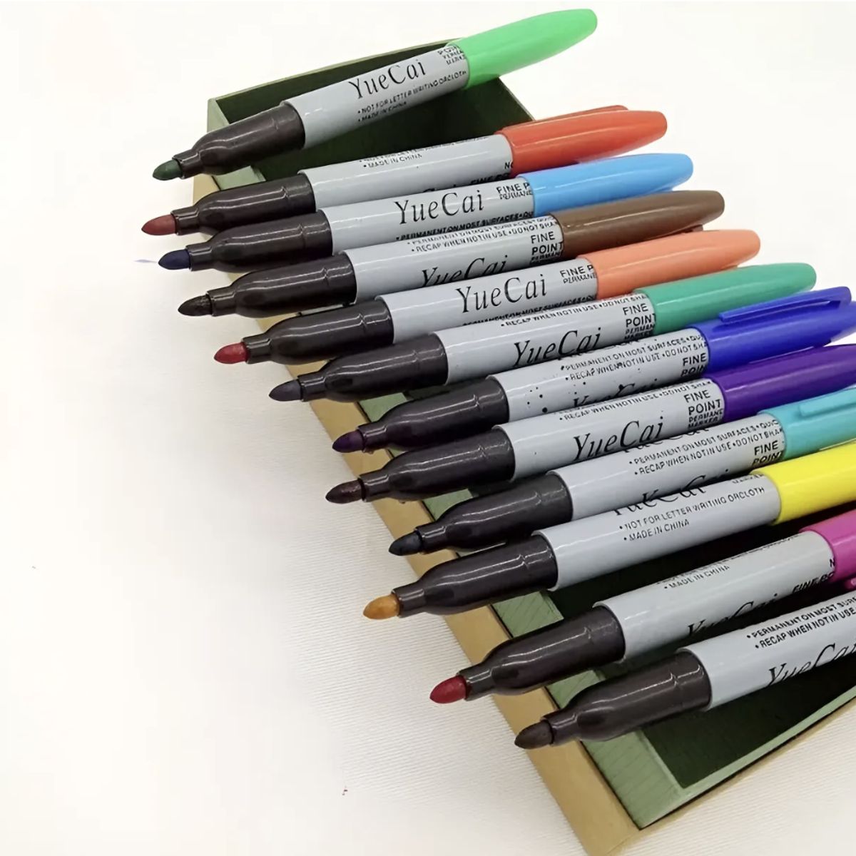 OKAY - Set De 12 Plumones Permanentes Punta Fina Número 9500