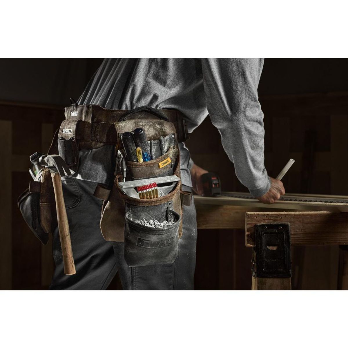 DEWALT - CINTURON PORTAHERRAMIENTA AJUST18 BOLS DWST550113