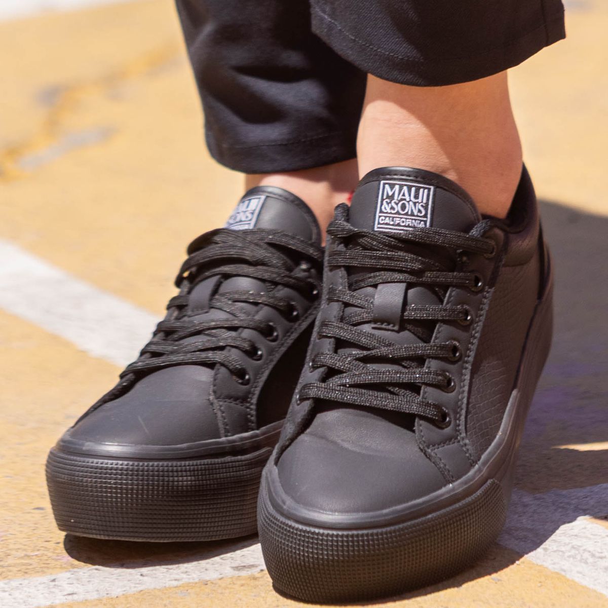 MAUI AND SONS - Zapatilla Escolar Wave Negro Mujer Maui and Sons