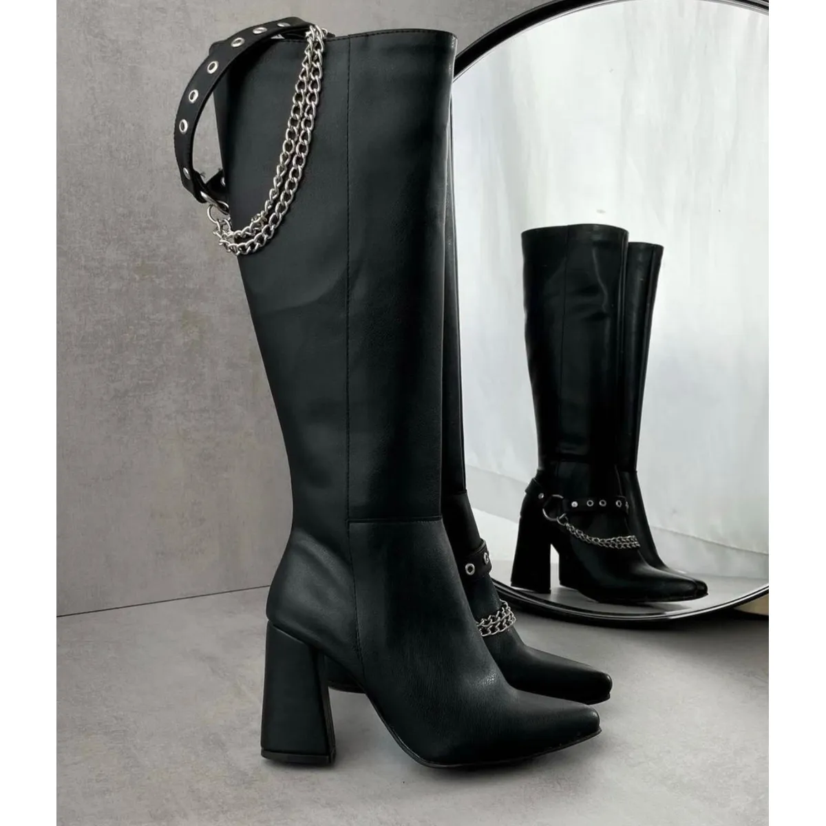 SNOOPY - Elegante Bota Negra Para Mujer Taco Alto en eco cuero M570