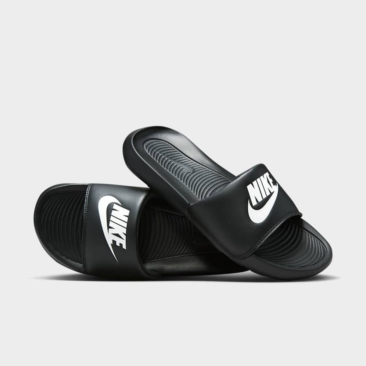 NIKE - Sandalia Nike Victori One Negro Mujer