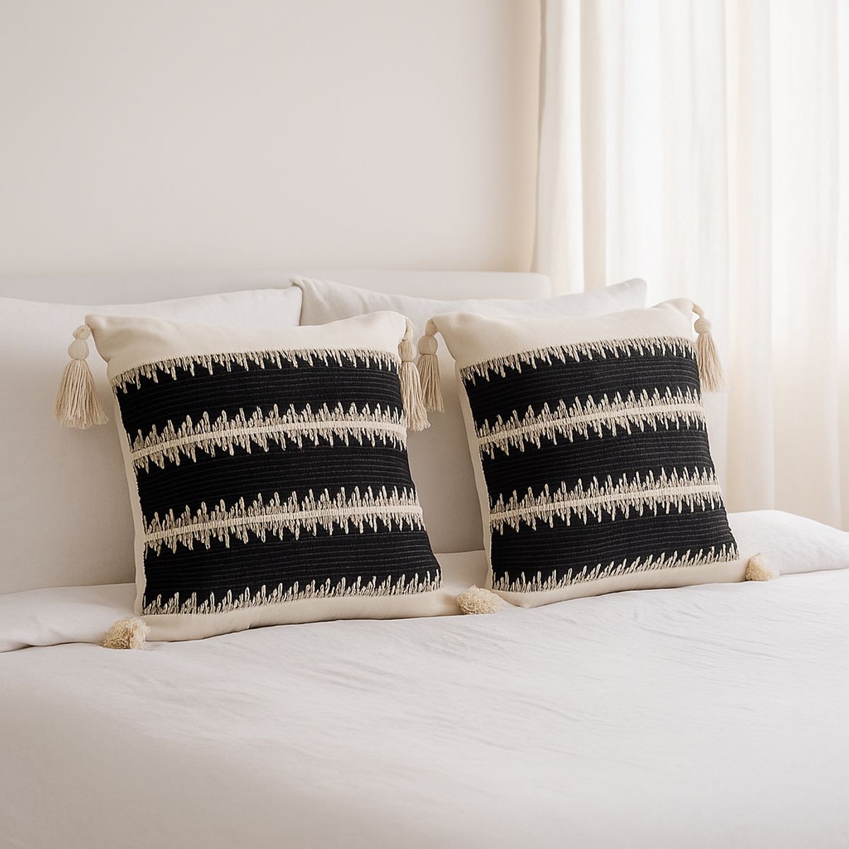 ARMONIA - Juego 2 Fundas Negra Decorativa Boho con Borlas Elegante 786