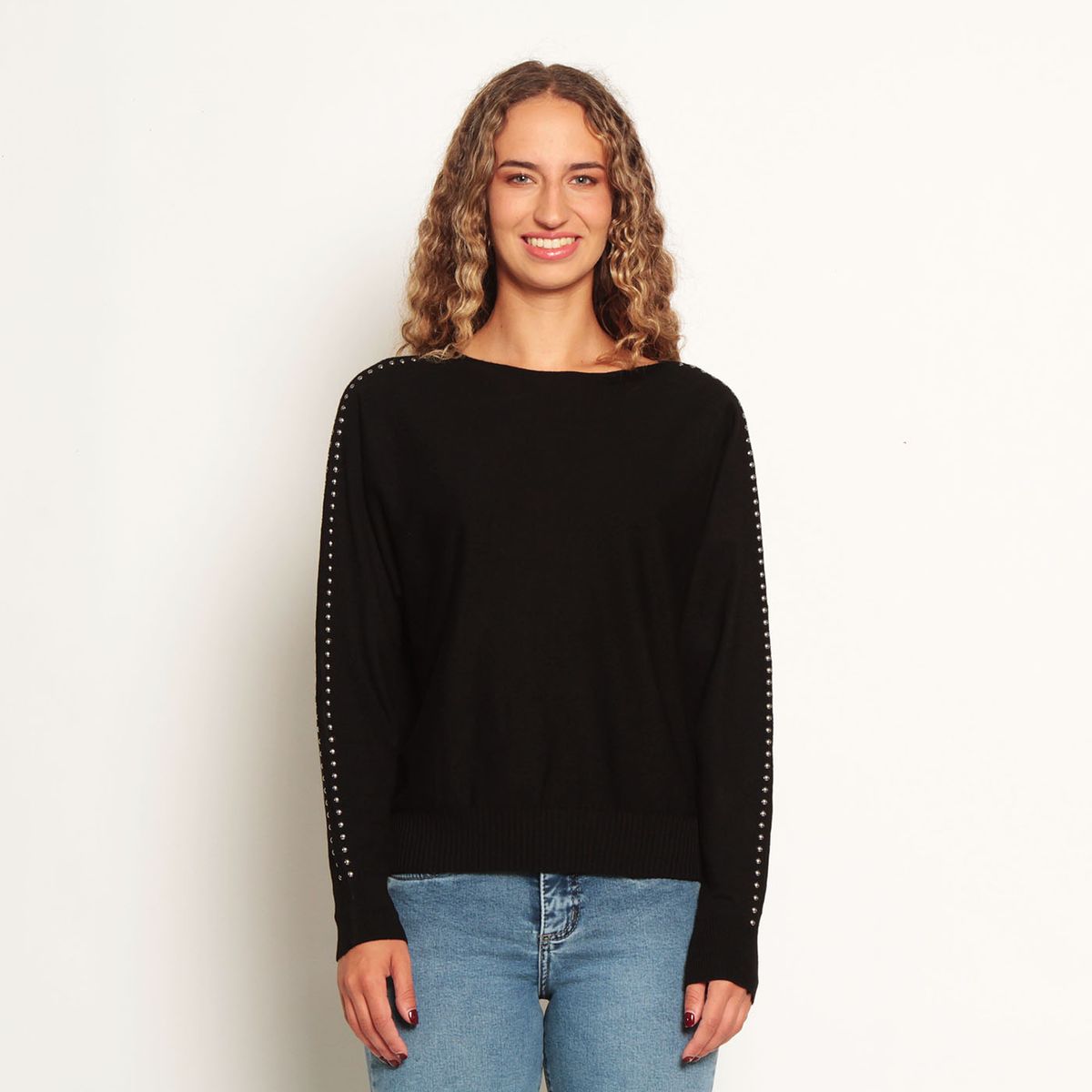 WADOS - SWEATER MANGA LARGA ESCOTE V CON APLICACION EN CUELLO