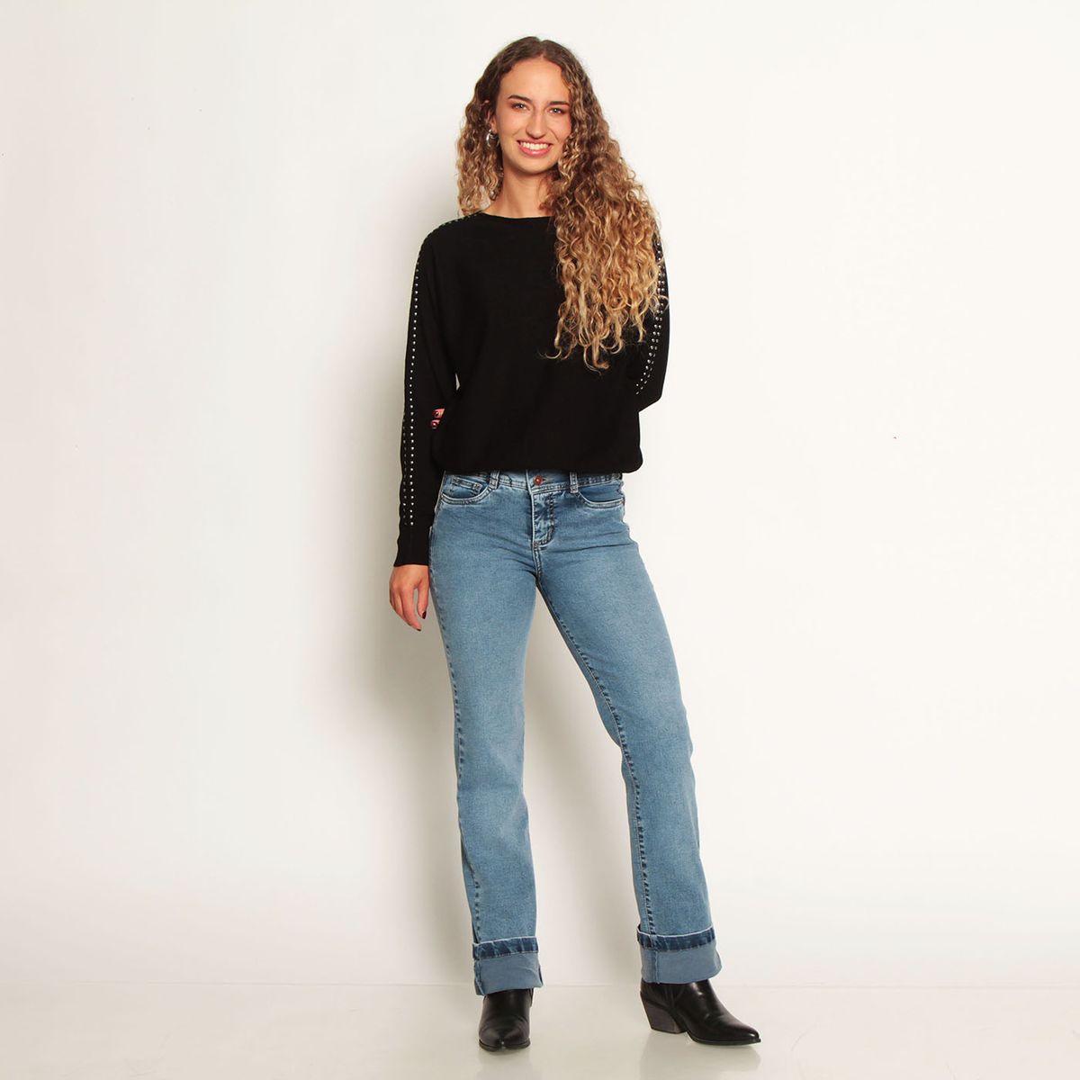 WADOS - SWEATER MANGA LARGA ESCOTE V CON APLICACION EN CUELLO