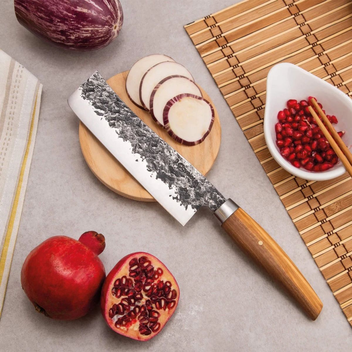3 CLAVELES - Cuchillo Verduras Taku 18 cm