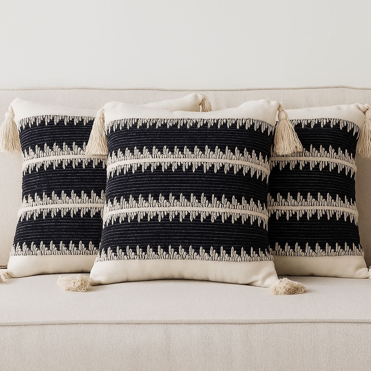 ARMONIA - Set 3 Fundas Decorativas Boho Negra con Borlas Modelo Único 786