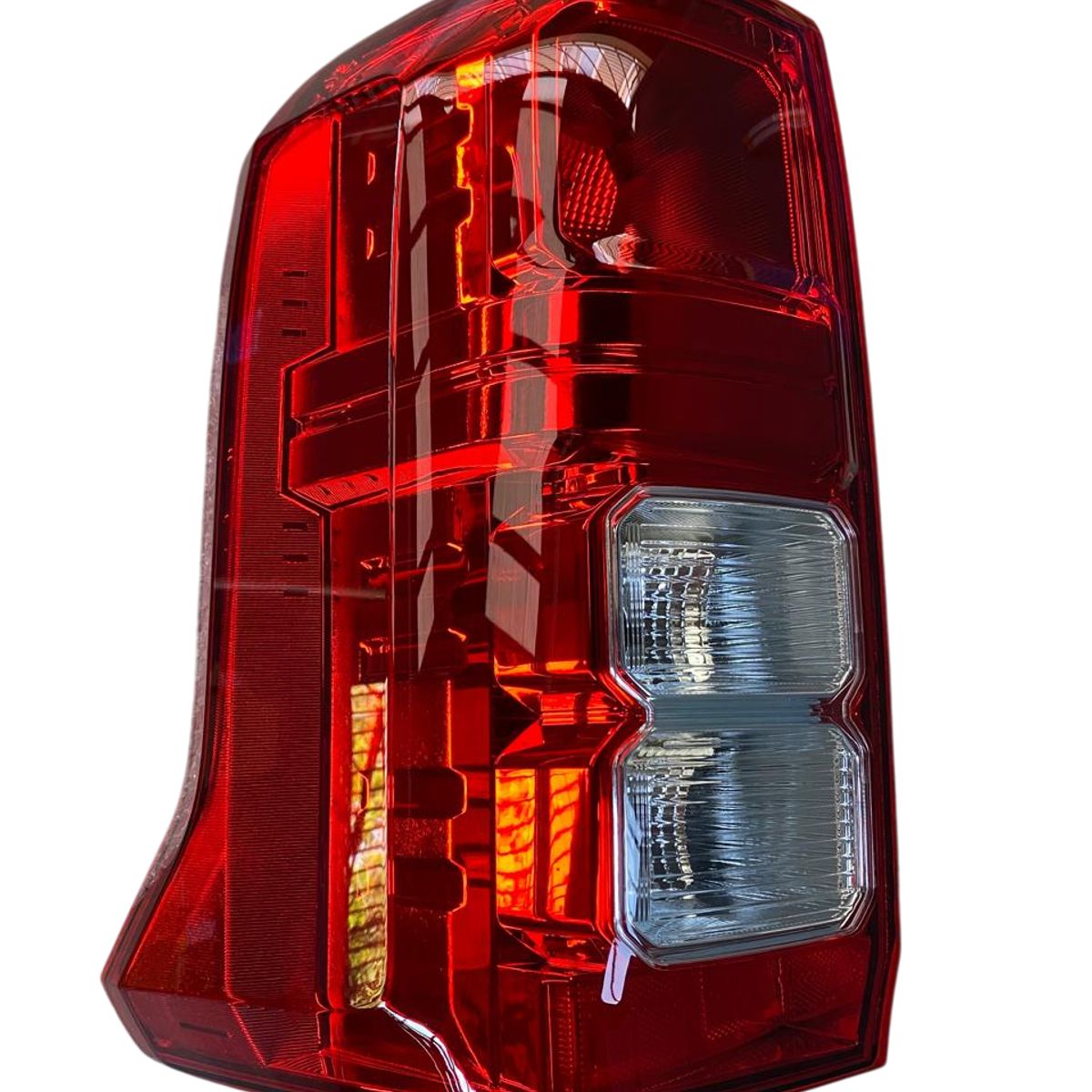 GENERICO - FAROL TRASERO DERECHO MITSUBISHI L200 2024-2026