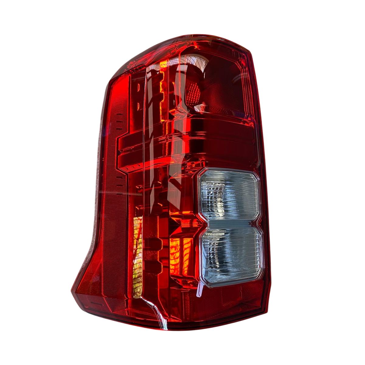 GENERICO - FAROL TRASERO DERECHO MITSUBISHI L200 2024-2026