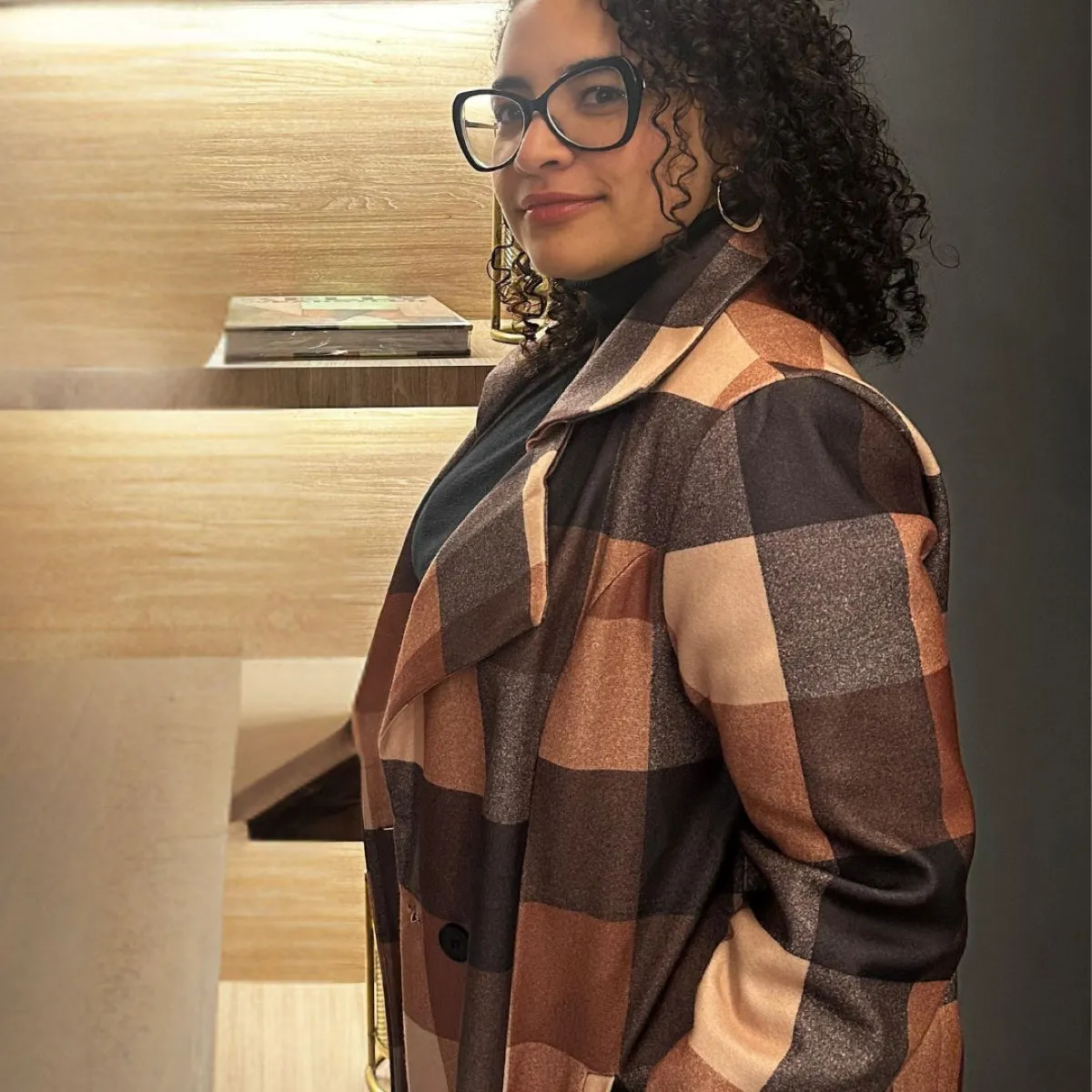 DANK - Abrigo Mujer Cuadros Camel