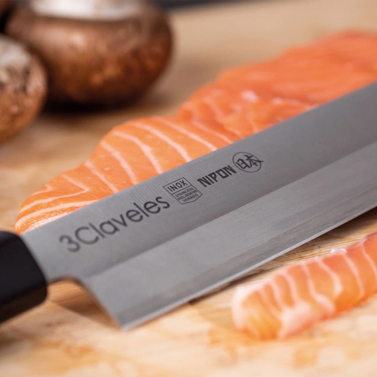 3 CLAVELES - Cuchillo Nipon Yanagiba 24 cm