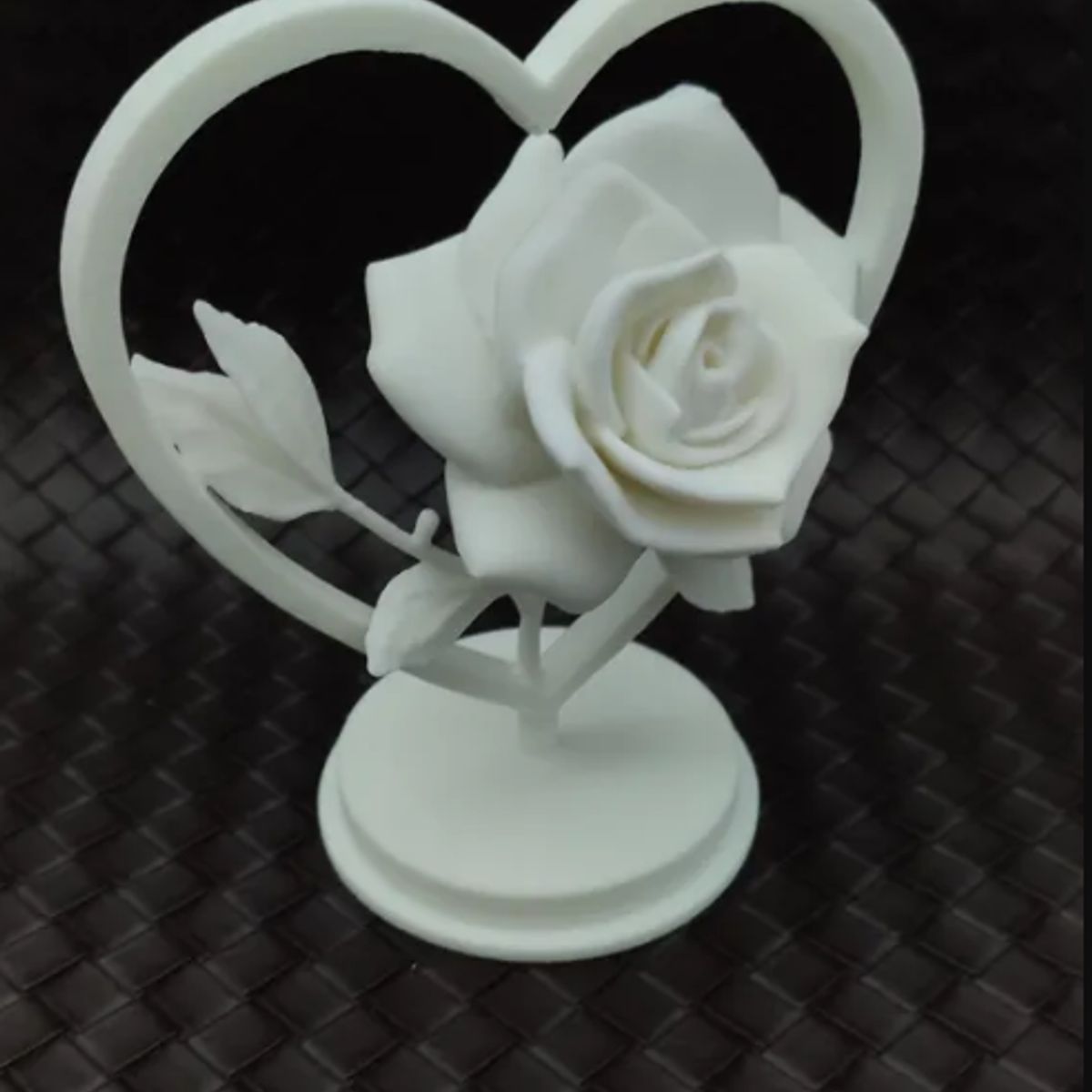 GENERICO - Figura decorativa - Rosa en el corazón San Valentín