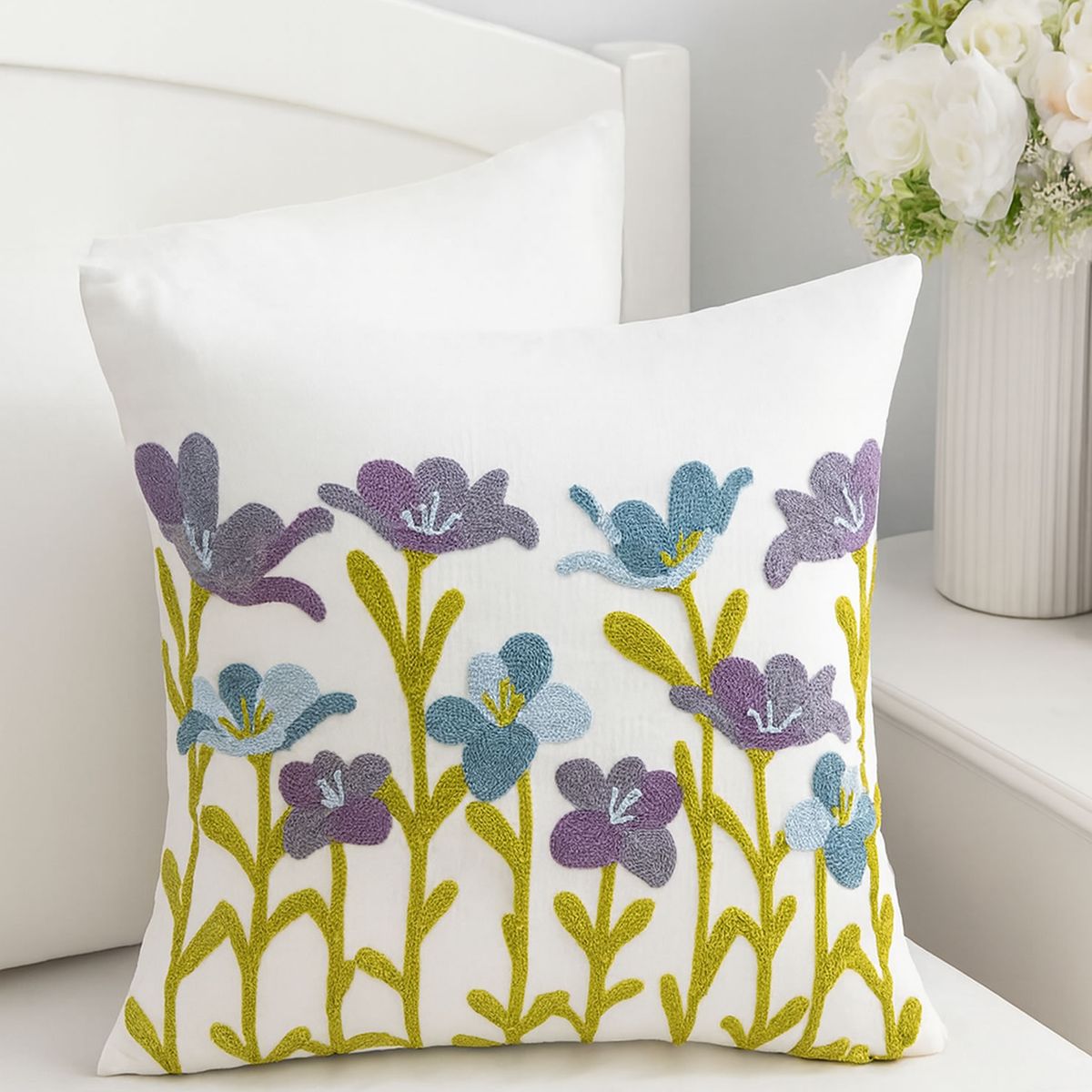 DECORACION CREATIVA - 1 Funda Bordado Lirio Lila Celeste