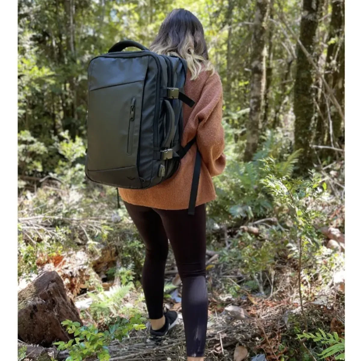 MOMO - Mochila De Viaje Para Notebook 15.6 Pulgadas Escolar eImpermeable Negro 35L