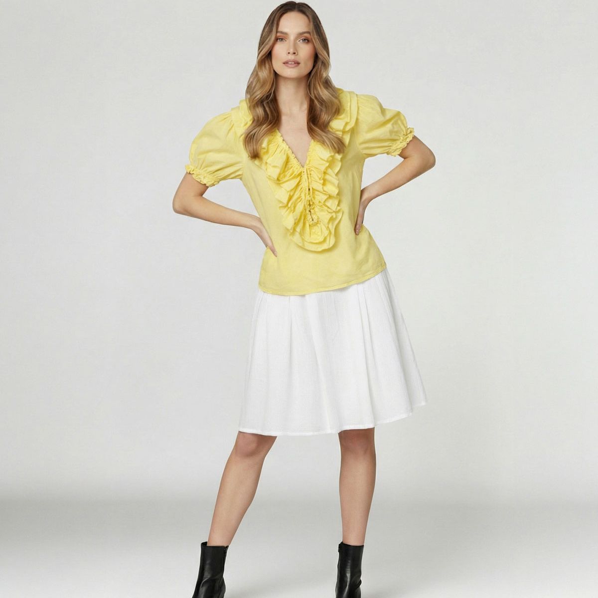 LINEATRE - Blusa Mujer Veronica Relaxed Cuello en V Manga corta Amarillo Lineatre
