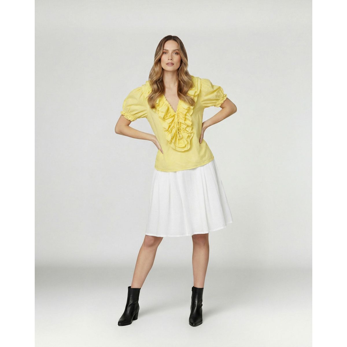 LINEATRE - Blusa Mujer Veronica Relaxed Cuello en V Manga corta Amarillo Lineatre