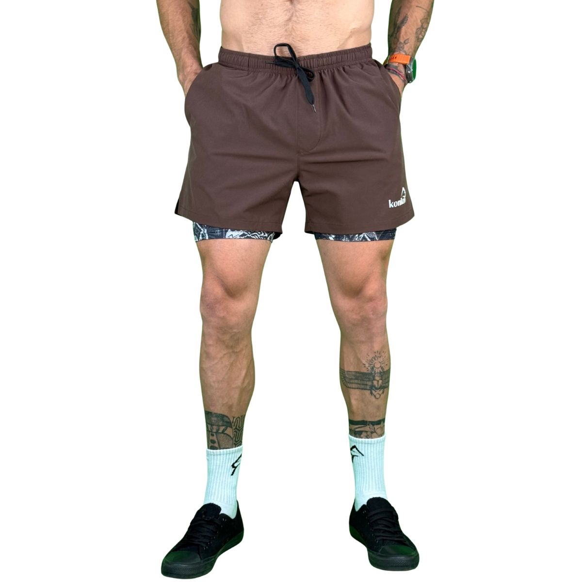 KONKO ACTIVE - Short Deportivo Hombre Con Calza 2 en 1 Perfect Brown Tribal Konko