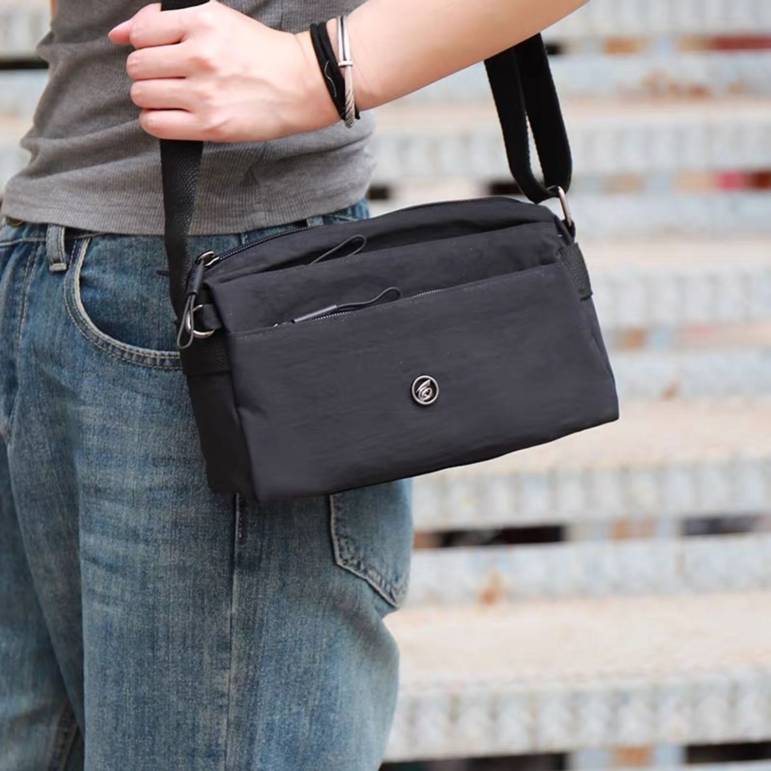 MOMO Bolsos Urbana para mujer lisa Múltiples bolsillos | Falabella