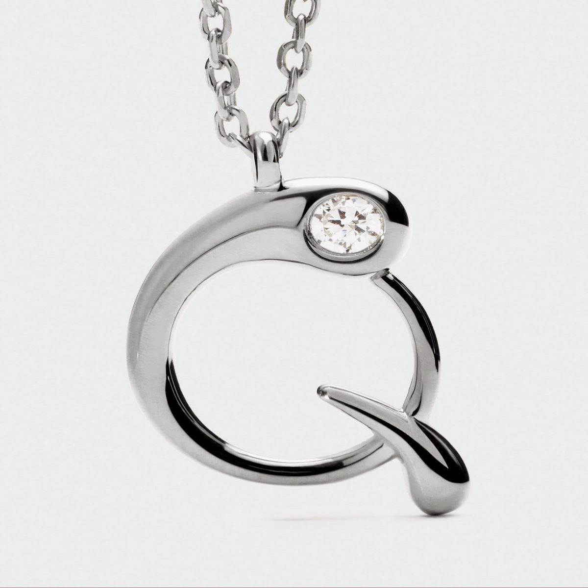 PDPAOLA - Collar de plata con colgante inicial Q PDPAOLA