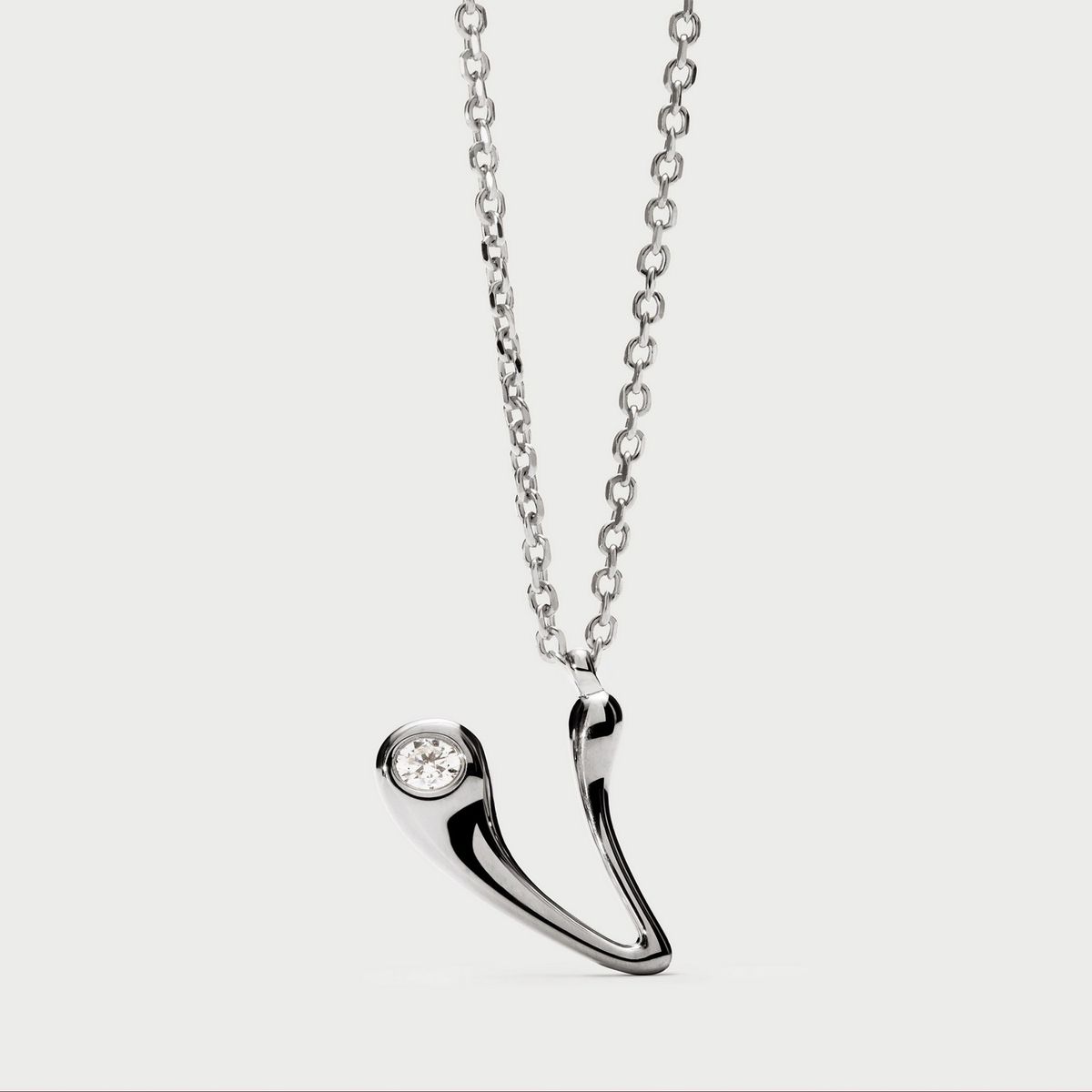 PDPAOLA - Collar de plata con colgante inicial V PDPAOLA