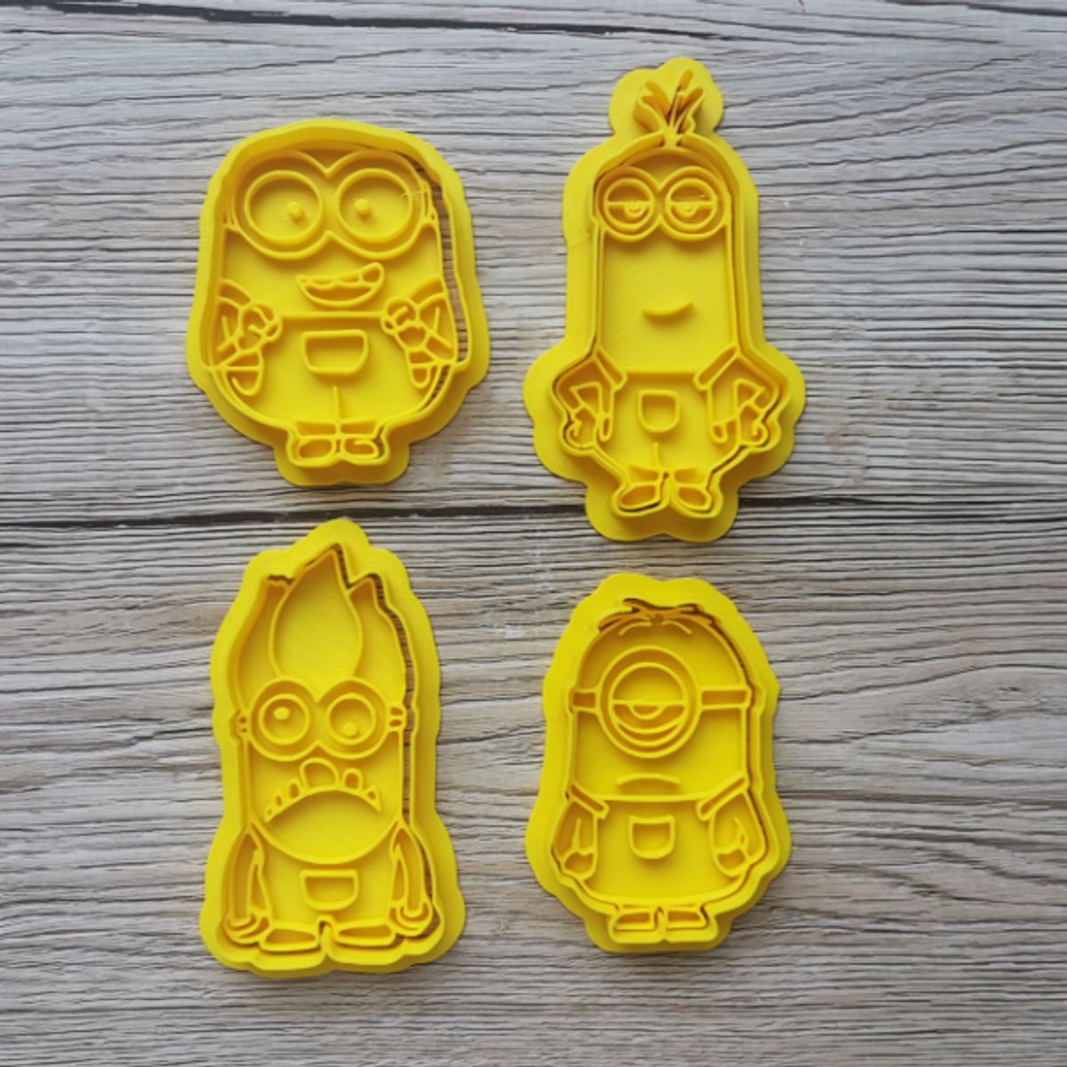 GENERICO - Pack de 4 cortadores de galletas Gru Minions