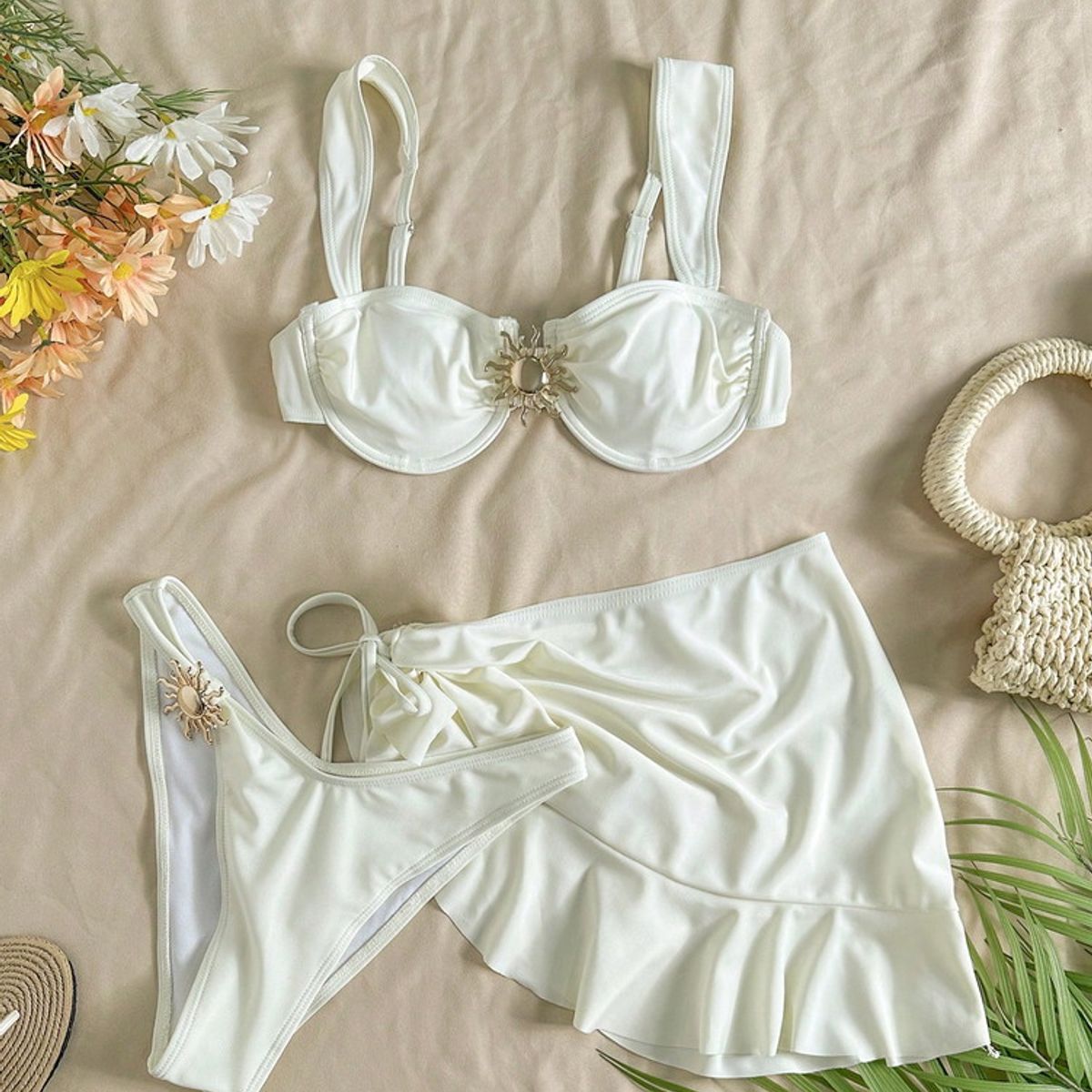 VARIOS - Bikini Solar Goddess con Minifalda Blanco She Shines