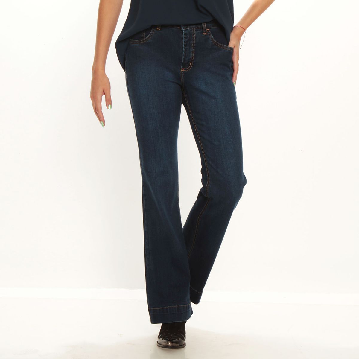 WADOS - JEANS FLARE TIRO ALTO PRETINA BASICA 1 BOTON