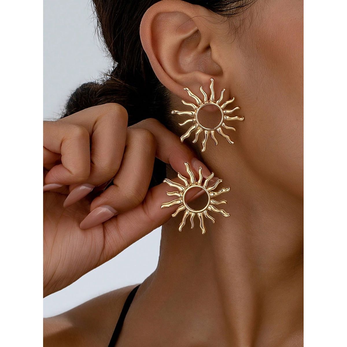 VARIOS - Aretes Solar Radiance Dorado She Shines