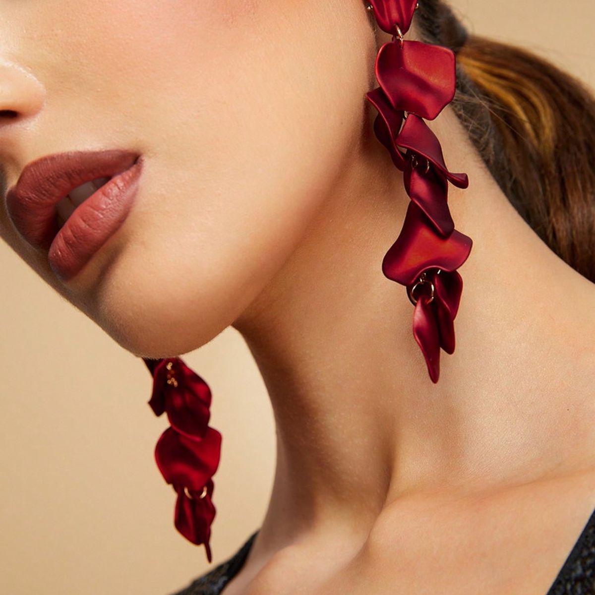 VARIOS - Aros Petal Drama Rojo She Shines