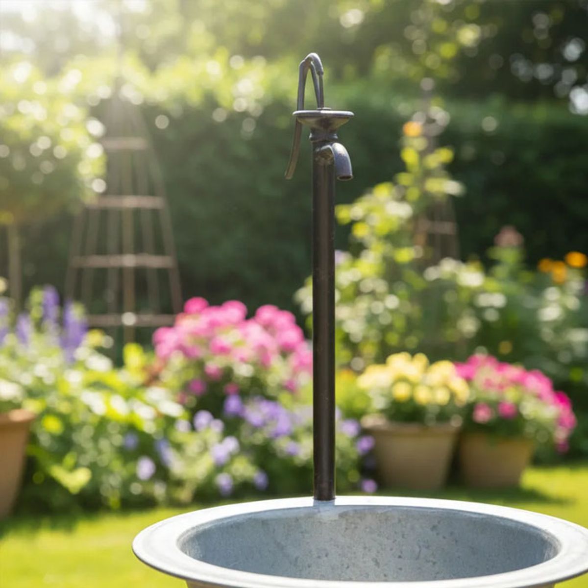 BRIC - Porta Maceta Metálico Diseño Llave