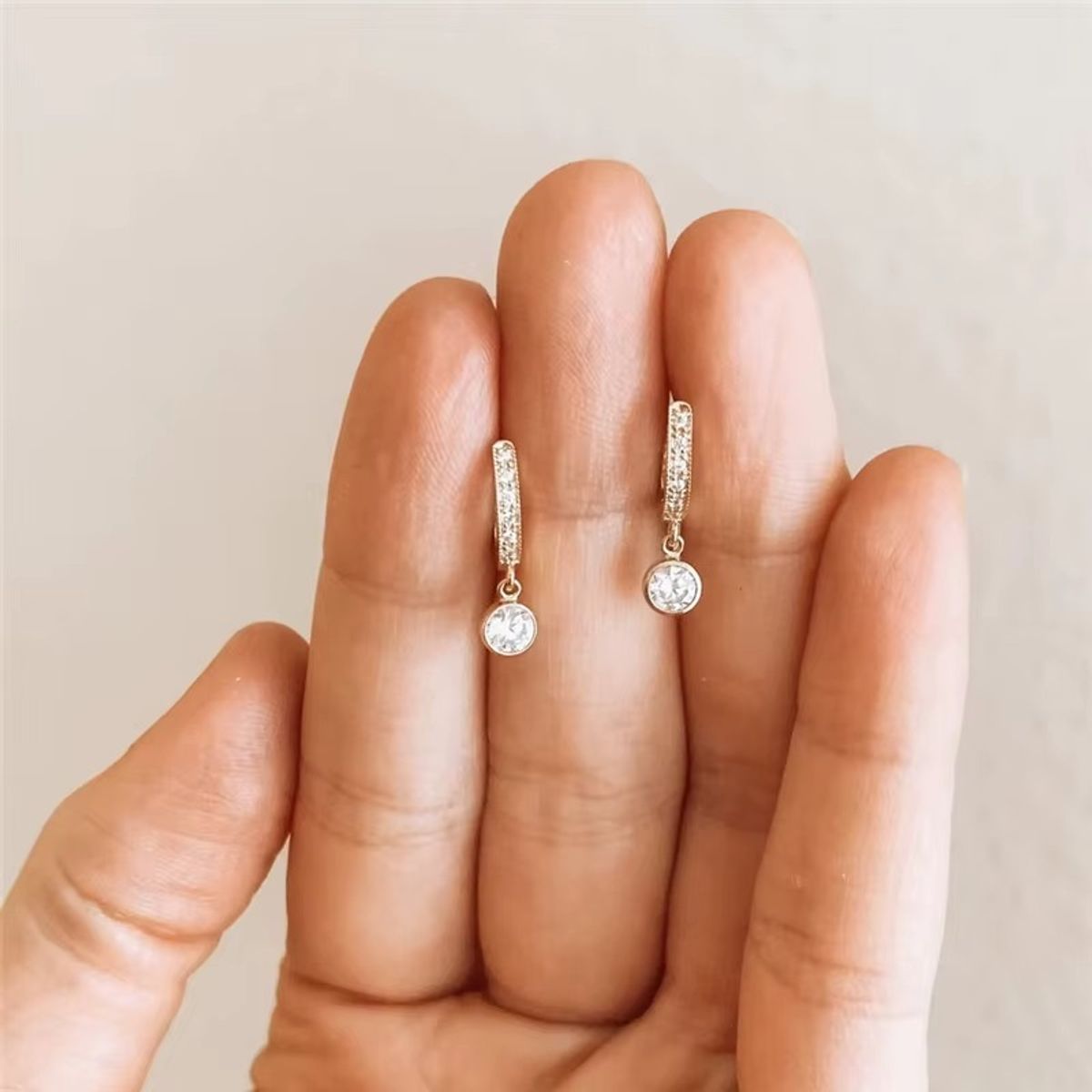 LUXURYJOYAS - Aros Colgantes Cristal Punto De Luz Oro 18k Bañado