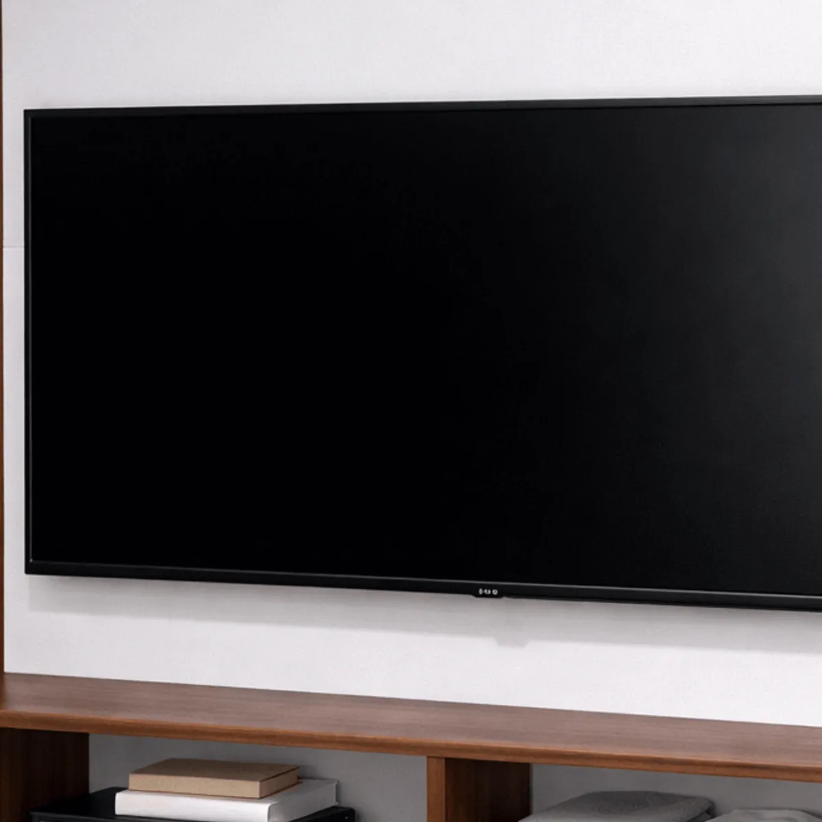 SPACE HOME - Panel para TV 50” Madera Oscura con Repisa MDF