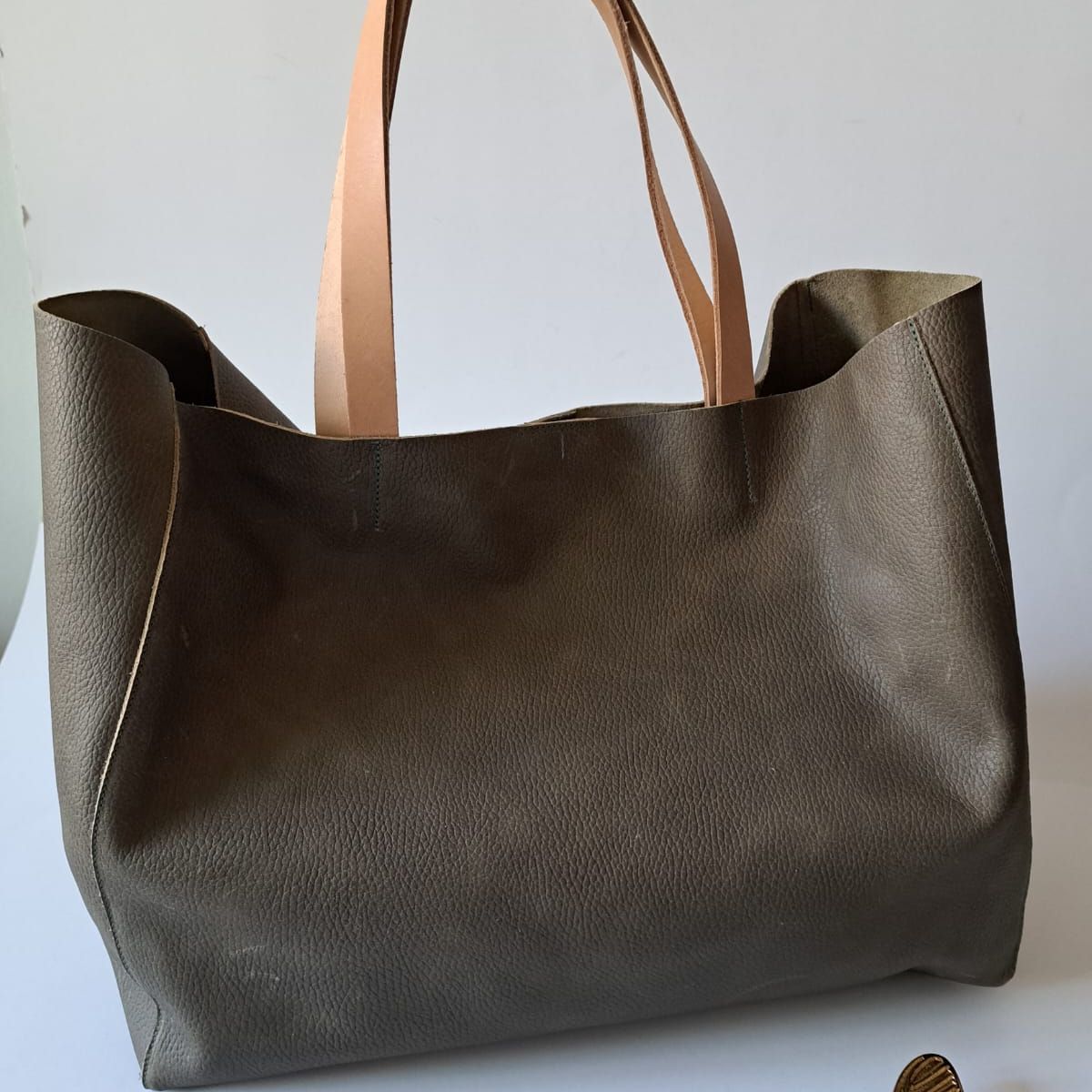 PEPA GONZALEZ - CARTERA TOTE CUERO VERDE OLIVO