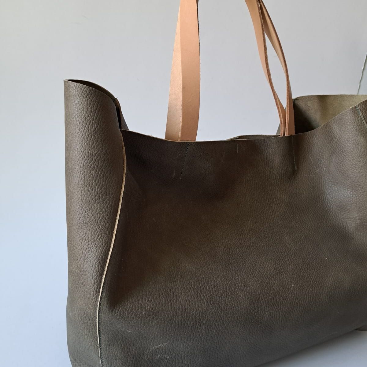 PEPA GONZALEZ - CARTERA TOTE CUERO VERDE OLIVO