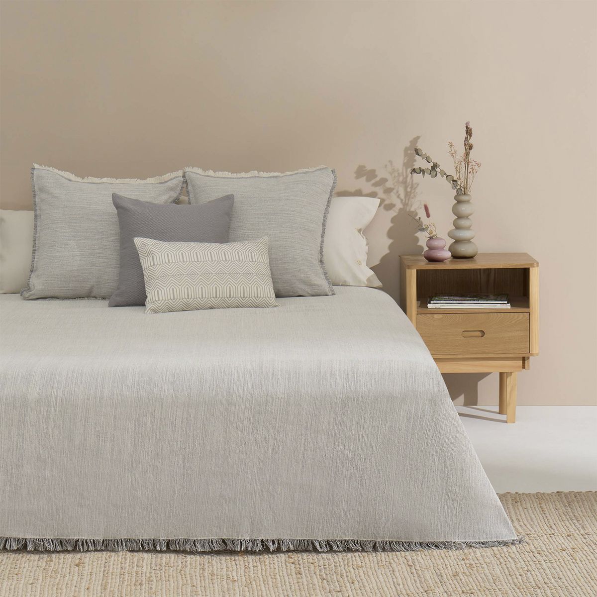 TEXTURA INTERIORS - Colcha Grisfu 240x280 Gris Claro (Cama 2 Plazas o Queen) Textura Interiors