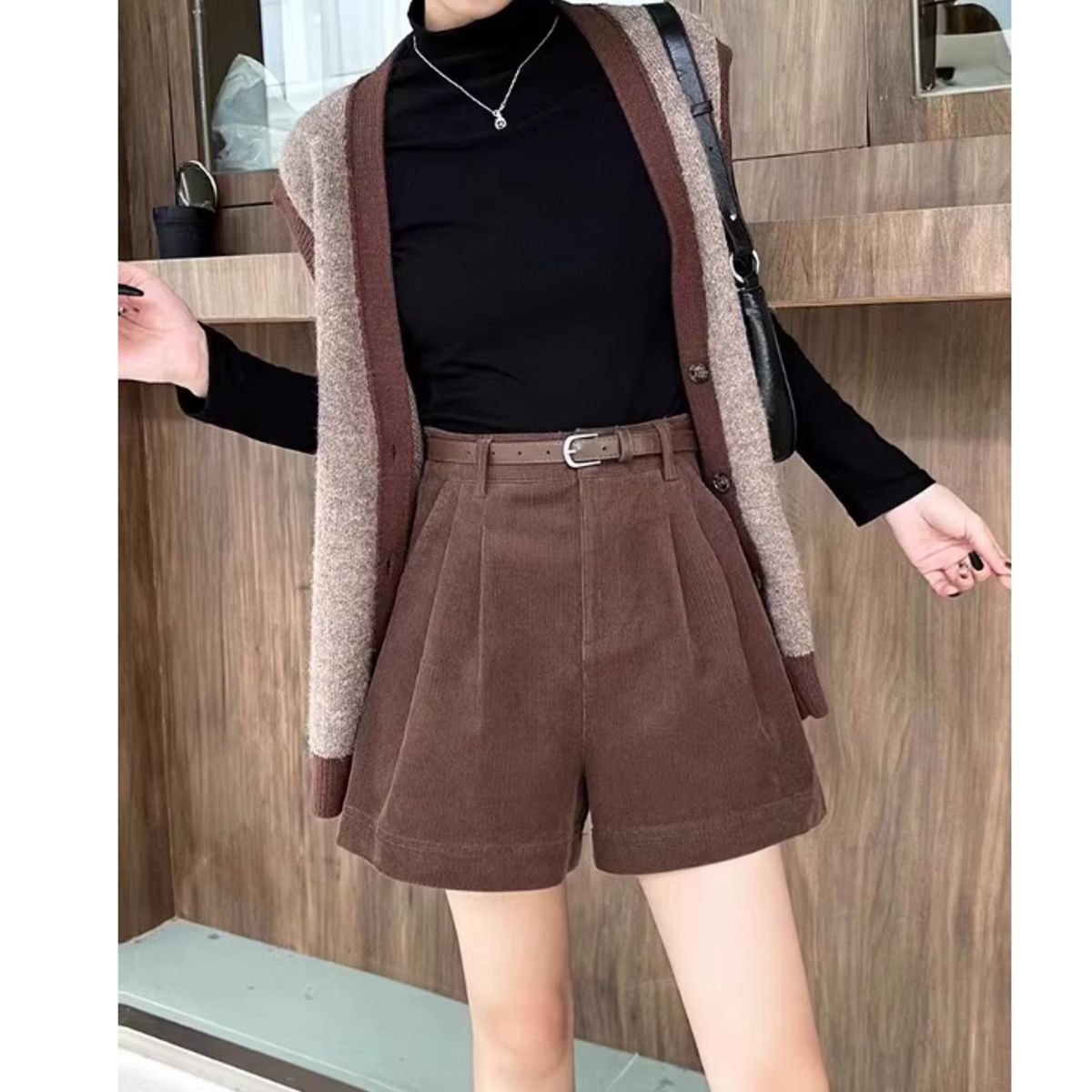 VELVET - Short Tiro Alto Aria Chocolate