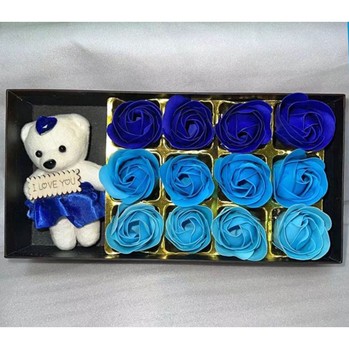 GENERICO - Caja de Regalo "Sweet Love" con 12 Rosas de Jabón y Oso de Peluche