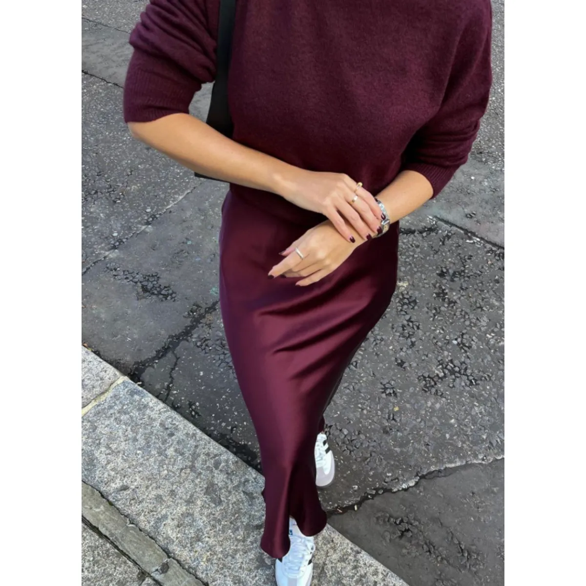 VELVET - Falda Satinada Zoe Negra