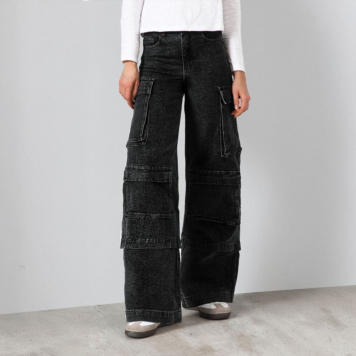 RAINDOOR - Pantalón Wide Leg Cargo Black