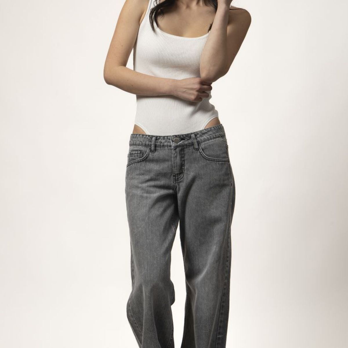 MOMCHIC - JEANS TIRO BAJO GRIS NOLITA